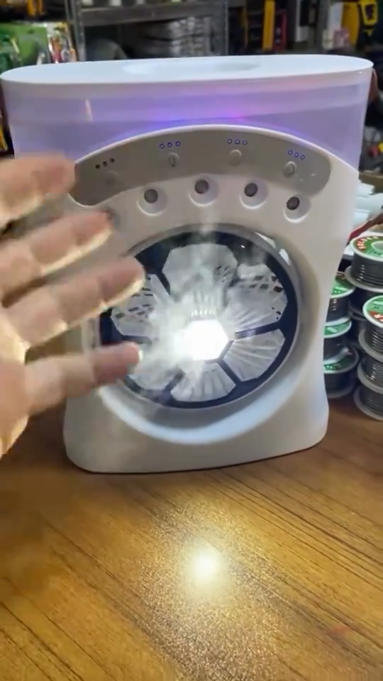 Mini-Clim brumisateur Brizz™ — Refroidis + humidifie ton espace en 30 sec